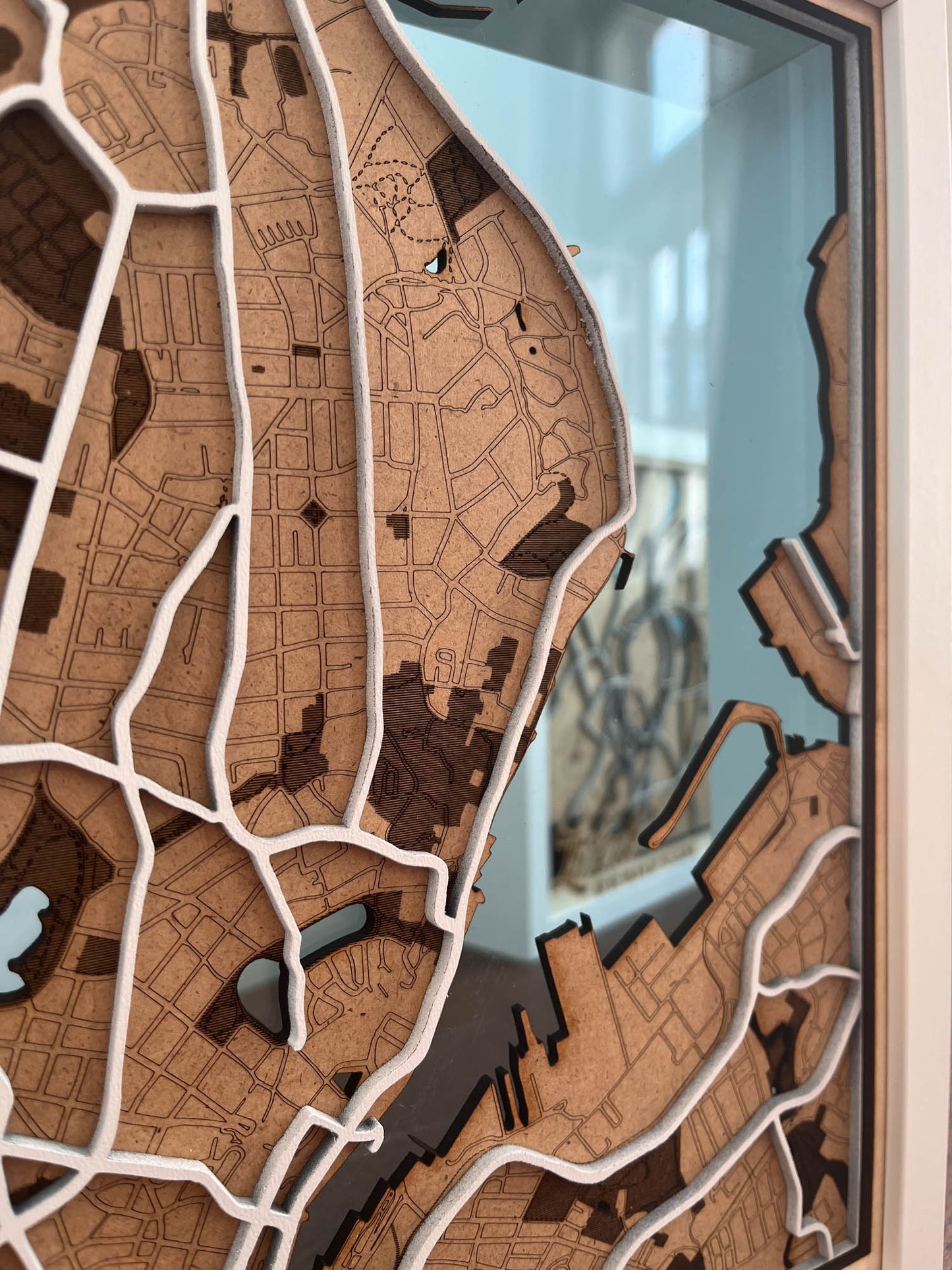 Clear View - Individuelle Laser Cut Map mit durchsichtigem Wasser aus Plexiglas