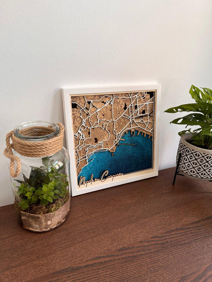 Blue Water Bliss - Individuelle Laser Cut Map mit handgemaltem Wasser