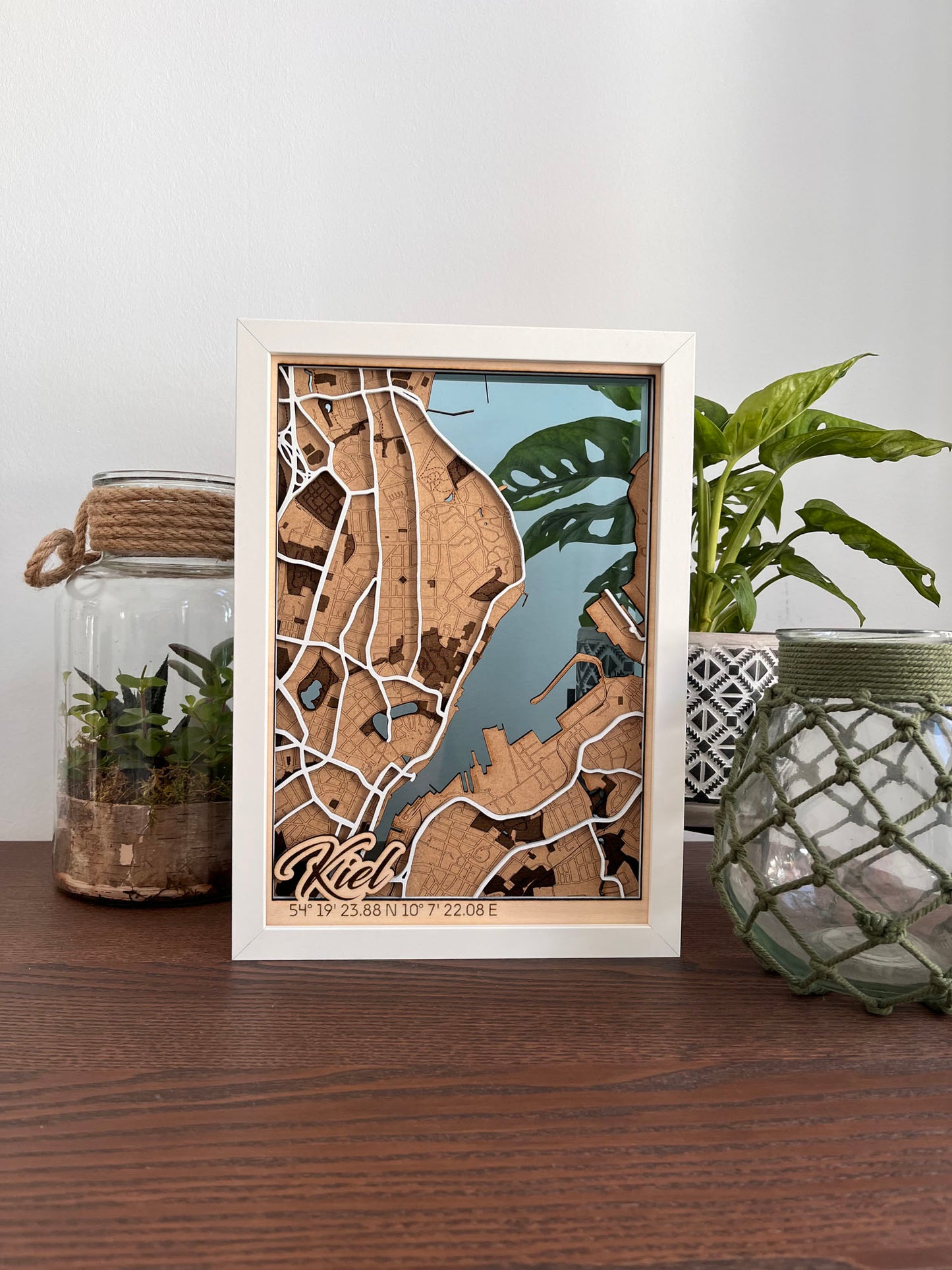 Clear View - Individuelle Laser Cut Map mit durchsichtigem Wasser aus Plexiglas