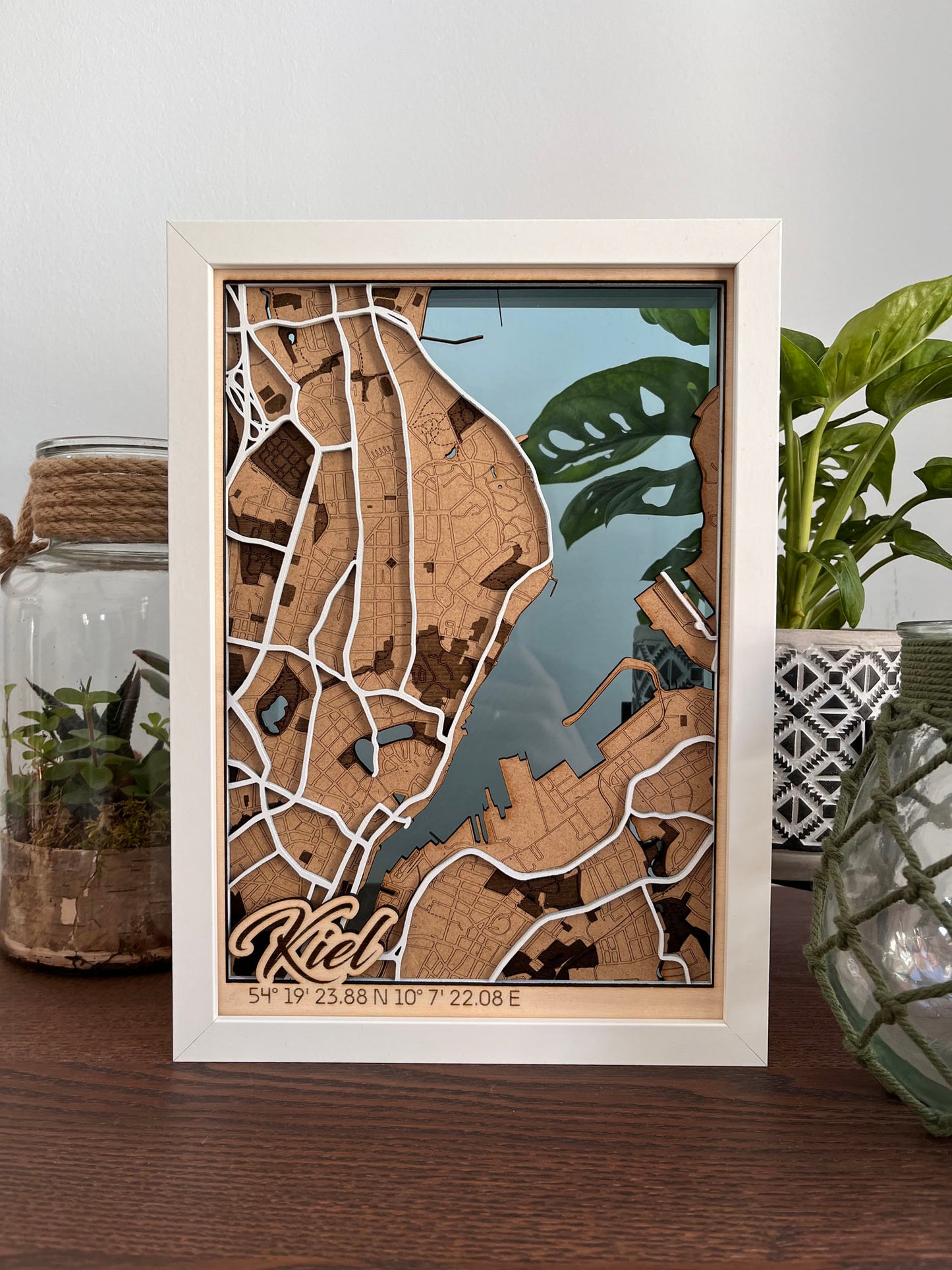 Clear View - Individuelle Laser Cut Map mit durchsichtigem Wasser aus Plexiglas