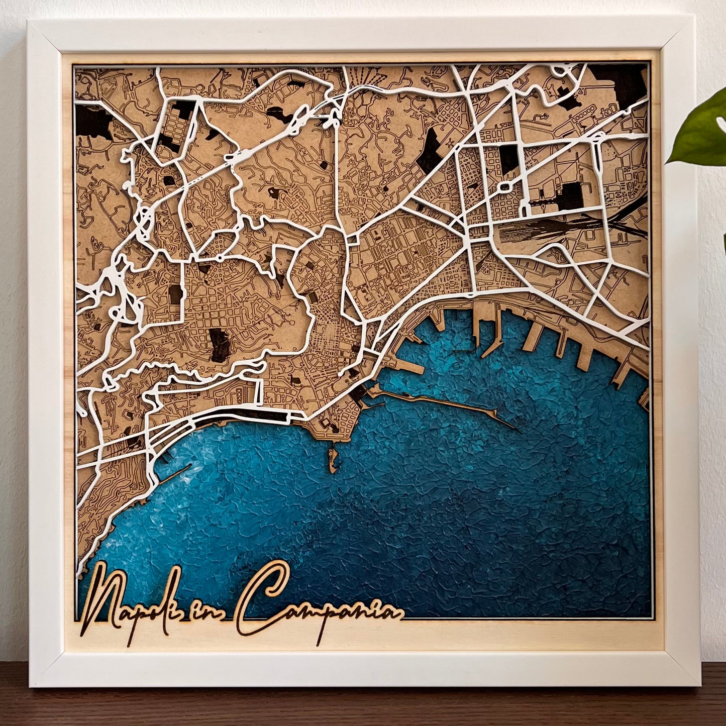 Blue Water Bliss - Individuelle Laser Cut Map mit handgemaltem Wasser